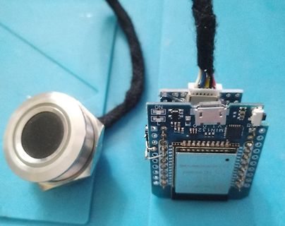 Mikrocontroller-Board mit Ultraschallsensor