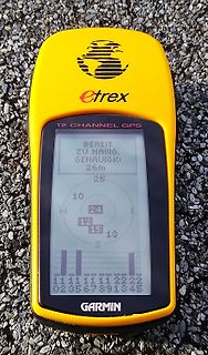 Garmin eTrex GPS-Gerät auf Kiesgrund