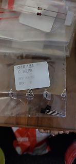 Elektronikbauteile in Plastikverpackung