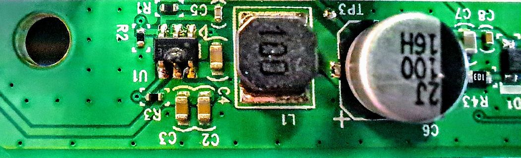 Nahaufnahme einer Leiterplatte mit elektronischen Bauteilen