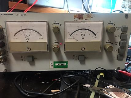 Statron Typ 3205 Labornetzteil mit Analoganzeigen