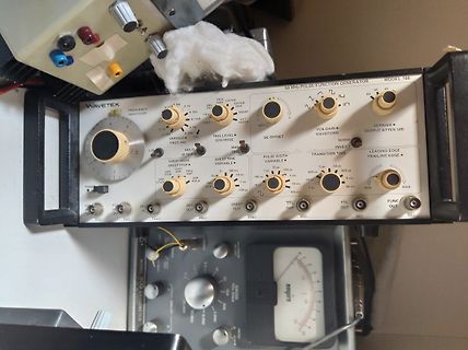 Wavetek Model 166 Impuls- und Funktionsgenerator sowie Messgeräte