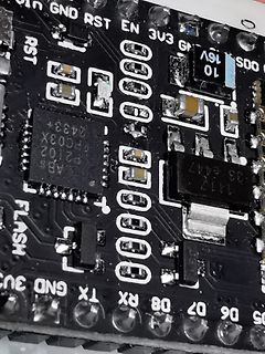 Nahaufnahme einer Leiterplatte mit SMD-Bauteilen