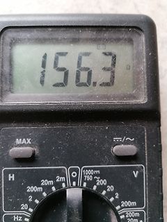 Digitalmultimeter mit Messwert