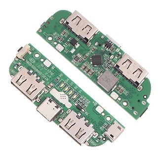 Zwei grüne Leiterplatten mit USB-Anschlüssen