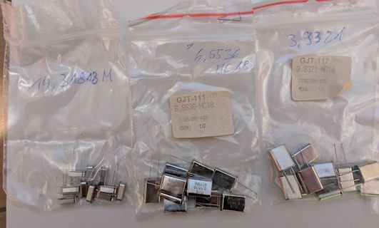 Elektronikbauteile in Plastikbeuteln