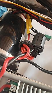 Verdrahtung eines Elektromotors mit Steckverbindern