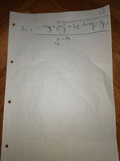 Handgeschriebene physikalische Formel auf Karopapier