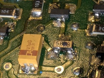 Nahaufnahme einer Leiterplatte mit SMD-Bauteilen