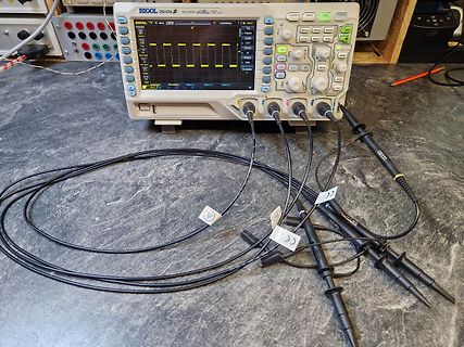 Rigol DS1054Z Oszilloskop mit Messspitzen