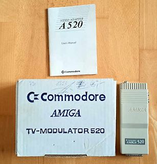 Commodore Amiga TV-Modulator 520 mit Handbuch und Verpackung