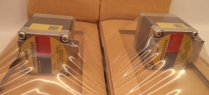 Zwei Schrittmotoren in Verpackung