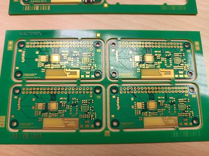 Mehrere Leiterplatten-Einheiten auf einem Panel