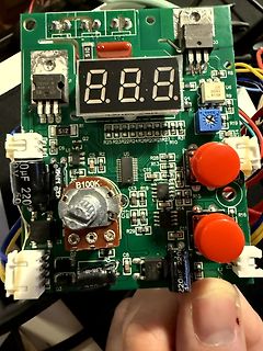 Foto einer Leiterplatte mit 3-Digit-7-Segment-Anzeige