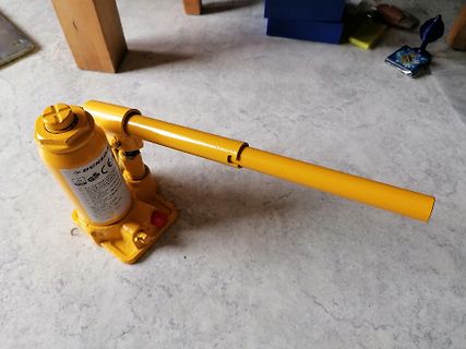 Gelber Handheber / Hebelwerkzeug