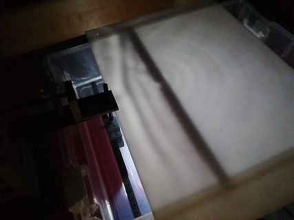 Nahaufnahme einer hellen Fläche mit Schattenwurf