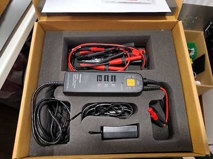 Tektronix DC Spannungsquelle im Lieferumfang
