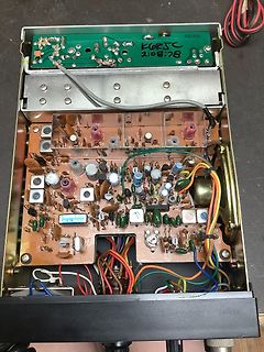 Innenansicht eines geöffneten elektronischen Geräts