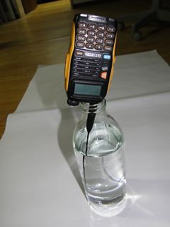 Frequenzzähler auf einer Wasserflasche