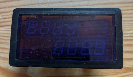 Abfotografiertes 7-Segment-Display
