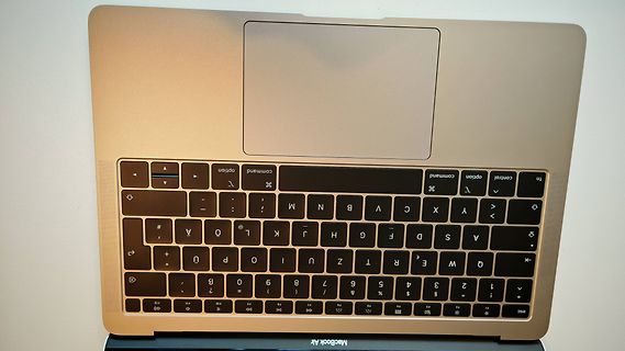 Macbook Air Tastatur und Trackpad