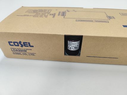 Verpackung eines Cosel LDA300W Netzteils