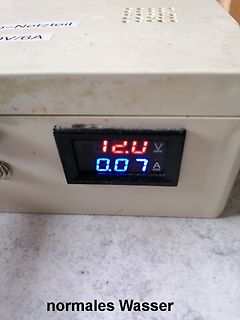 Labornetzteil mit Digitalanzeige