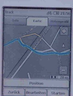 Display eines Navigationsgeräts mit Kartenansicht