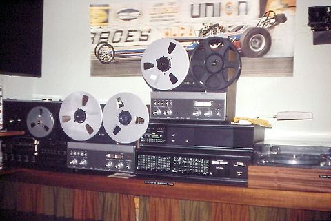 Retro-Tonbandgeräte und Audiokomponenten