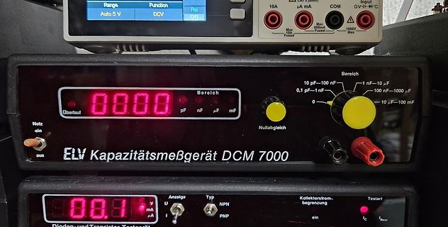 Messgeräte für Kapazität und Transistoren