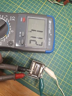 Multimeter Messung an Bauteil