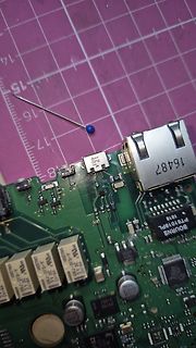 Leiterplatte mit Steckverbindern und elektronischen Bauteilen