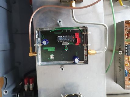 Leiterplatte mit Mikrocontroller und Koaxialanschlüssen