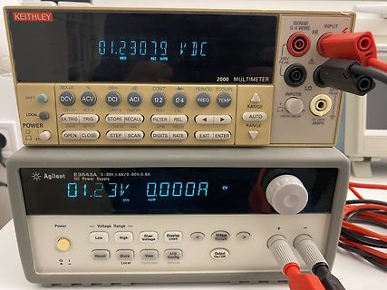 Keithley Multimeter und Agilent DC Power Supply