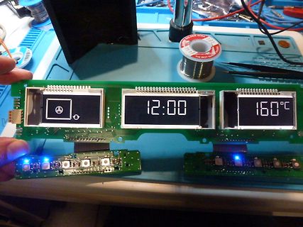 Leiterplatte mit LCD-Display und Messwerten