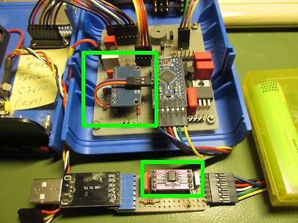 Elektronikaufbau mit Leiterplatten und Verkabelung