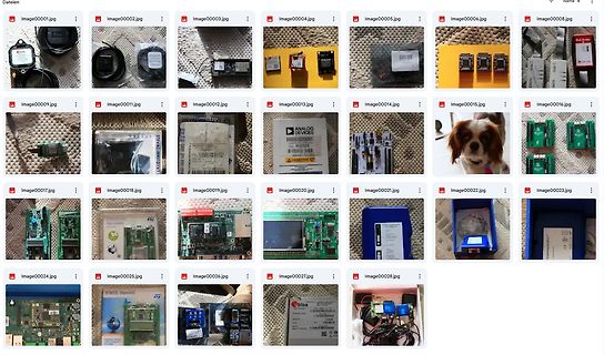 Sammlung verschiedener elektronischer Bauteile und Module