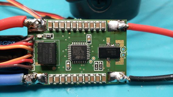 Bestückte Leiterplatte mit STM32G Mikrocontroller