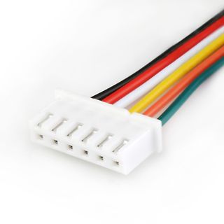 Mehradriges Flachbandkabel mit weißem Stecker
