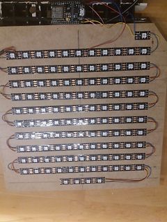 Aufbau mit mehreren LED-Streifen und Mikrocontroller-Board