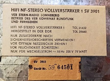 Typenschild eines VEB Stern-Radio Sonneberg Verstärkers