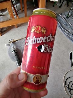 Bierdose mit Loch