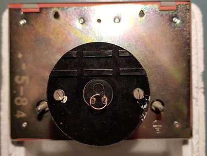 Rückansicht eines elektronischen Bauteils oder Gehäuses