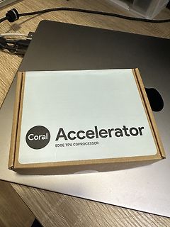 Verpackung eines Coral Accelerator Edge TPU Coprocessors