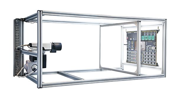 Aufbau in Aluminiumprofil-Rahmen mit Kamera und Platine