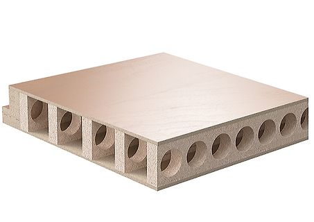 Holzblock mit kreisförmigen Aussparungen