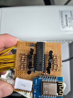 Lochrasterplatine mit Mikrocontroller und ESP8266 Modul