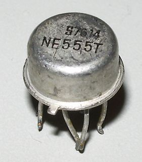 Metallgehäuse eines NE555T Zeitglieds