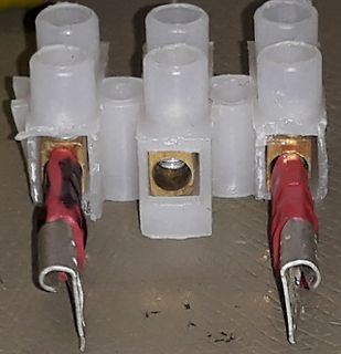Mehrpoliger Steckverbinder mit Krokodilklemmen