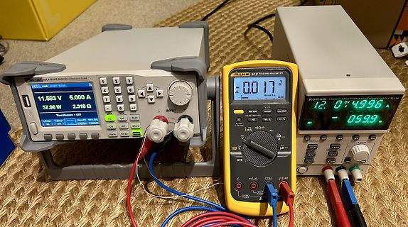 Elektronische Messgeräte und Labornetzteil